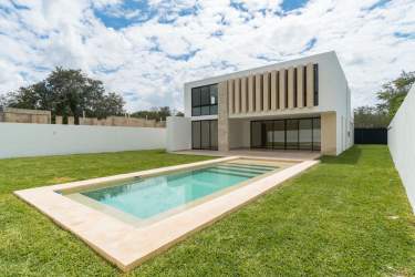 Fotografía 1 de En Venta Lujosa Residencia En Privada La Rejoyada Con Amplio Terreno De 844 M2