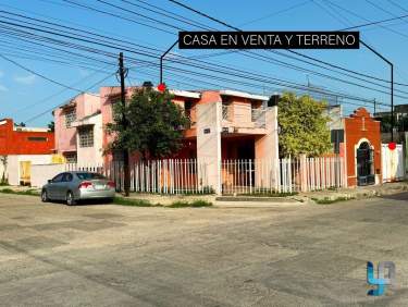 Fotografía 1 de Casa En Esquina En El Centro Con Amplio Terreno, A Solo 1 Calle De Av. Itzaes