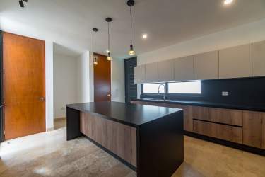 Fotografía 6 de En Venta Lujosa Residencia En Privada La Rejoyada Con Amplio Terreno De 844 M2