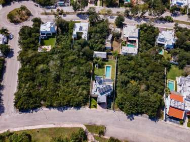 Fotografía 7 de En Venta Terreno De 976.13 M2 En Privada La Rejoyada Frente Al Parque Principal