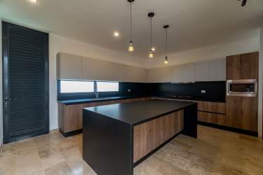 Fotografía 7 de En Venta Lujosa Residencia En Privada La Rejoyada Con Amplio Terreno De 844 M2