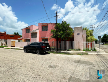 Fotografía 20 de Casa En Esquina En El Centro Con Amplio Terreno, A Solo 1 Calle De Av. Itzaes