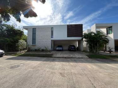 Fotografía 1 de Venta Casa Privada Kutz, Yucatán Country Club