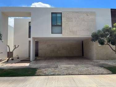 Fotografía 1 de Venta Casa, Privada Kutz, Yucatán Country Club