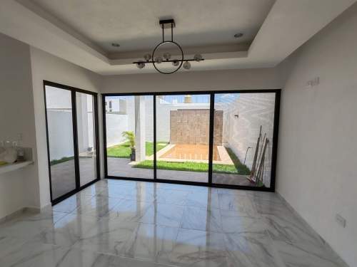 Fotografía 2 de Se Vende Casa Con Un Estilo Moderno En San Pedro Cholul, Mérida, Yucatán