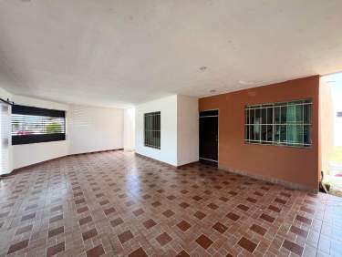 Fotografía 4 de En Venta Casa En Esquina En Las Americas Ii Con 3 Recamaras Y Sala De Tv