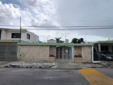 Fotografía 1 de Casa En Venta En Jardines De Mérida