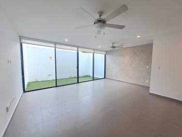 Fotografía 3 de En Venta Moderno Y Equipado Townhouse En Madero 54 Temozon Norte