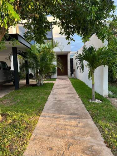 Fotografía 4 de En Venta Hermosa Casa En Privada Nortemerida Equipada  Frente A Parque