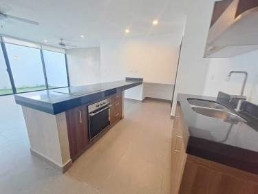 Fotografía 7 de En Venta Moderno Y Equipado Townhouse En Madero 54 Temozon Norte