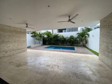 Fotografía 10 de En Venta Hermosa Casa En Privada Nortemerida Equipada  Frente A Parque