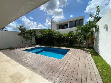 Fotografía 30 de En Venta Hermosa Casa En Privada Nortemerida Equipada  Frente A Parque