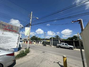 Fotografía 1 de Propiedad Comercial En La Hacienda, Mérida: 3 Locales En Esquina